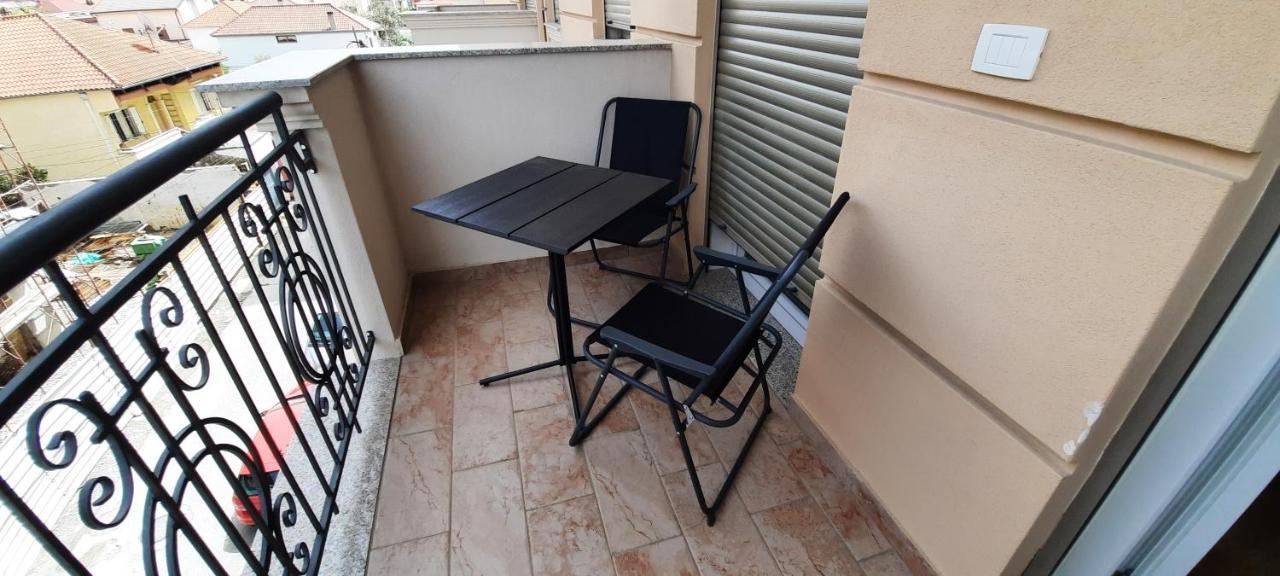 Comfy Apartment In Shkoder Exterior photo